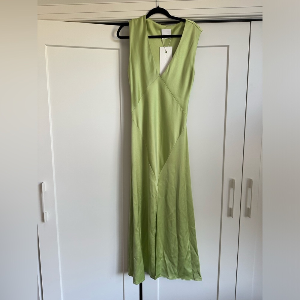 NWT Paris Georgia Bettina split midi dress in pistachio green